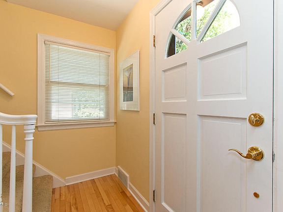 3rd image of 2928 Beechwood Dr SE