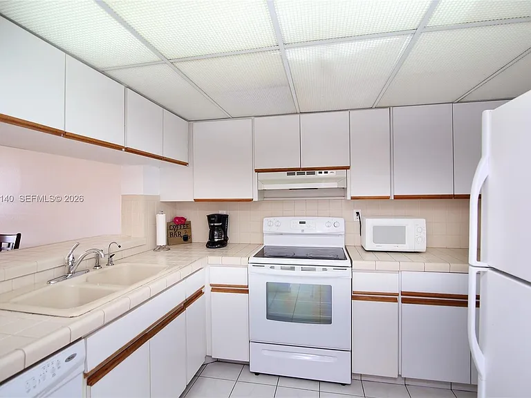 2555 Collins Ave #1804 — Photo 5