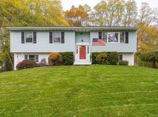 28 Albie Rd, Red Hook, NY 12571