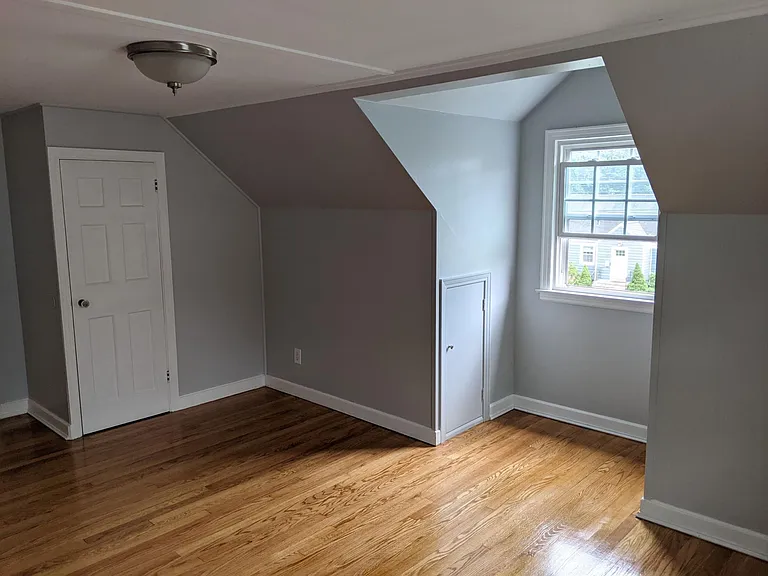 2nd Floor Master Bedroom Picture 3