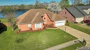 3 bed, 2.5 bath, 2409 sqft, $2,000 — Photo 3
