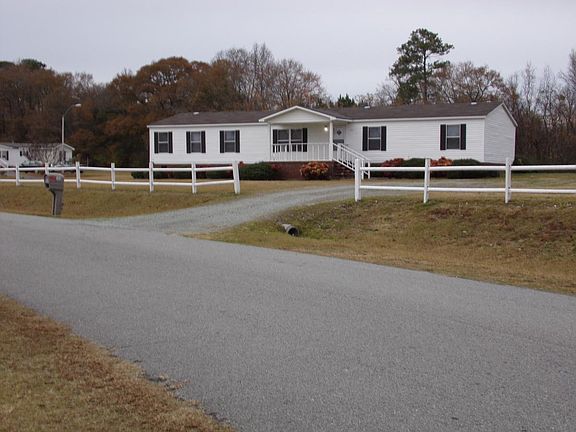 Drive in neighborhood to the home