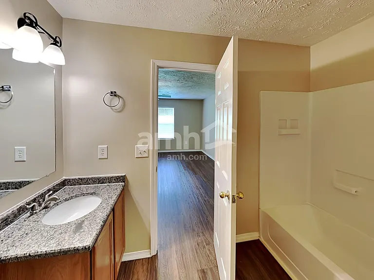 2727 Sutherland Dr — Photo 11