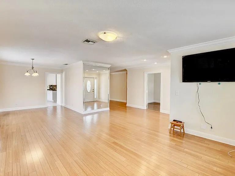 17768 Maplewood Dr — Photo 6