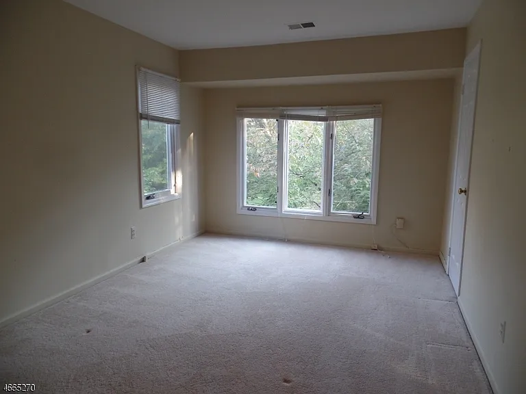 85 Village Dr — Photo 15