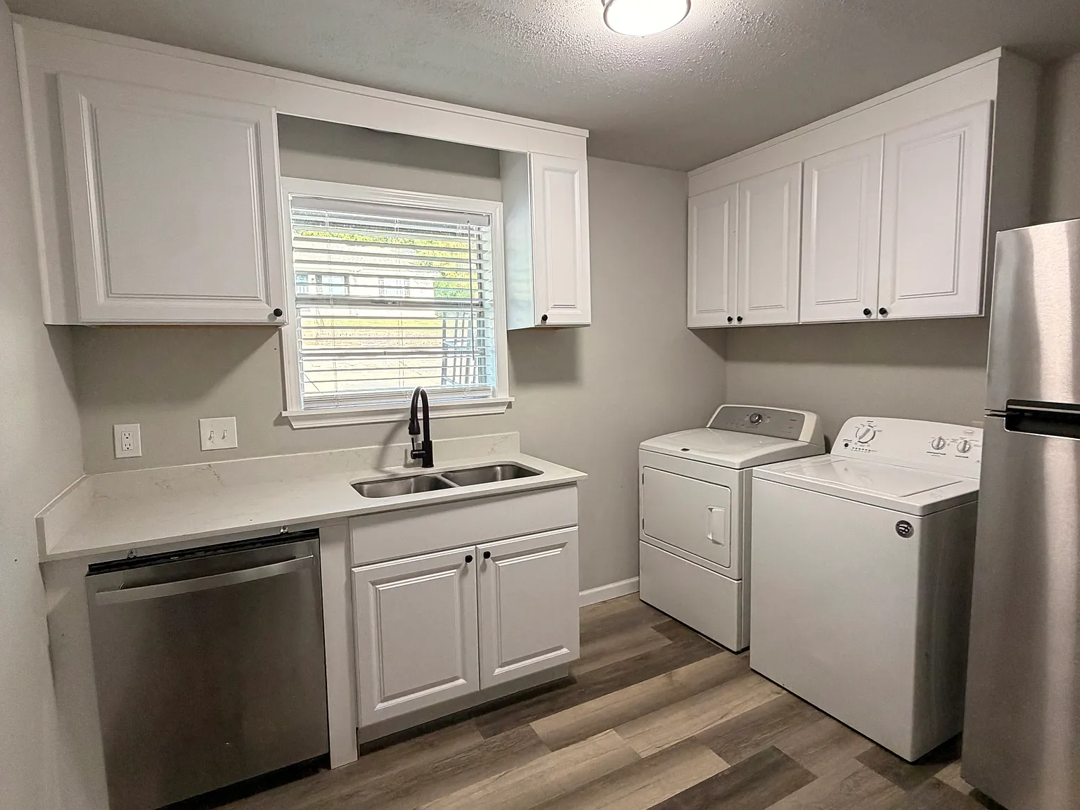 2 bed, 754 sqft, $1,350 — Photo 2