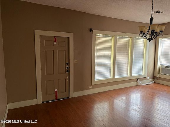 5th image of 501 Lee St