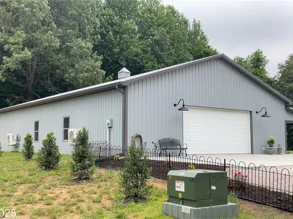 3981 Ronnie Lake Rd, Utica, KY 42376