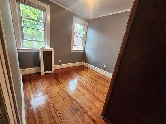 2nd image of 134 High St