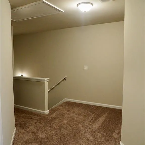 30 Laurel Dr E — Photo 15