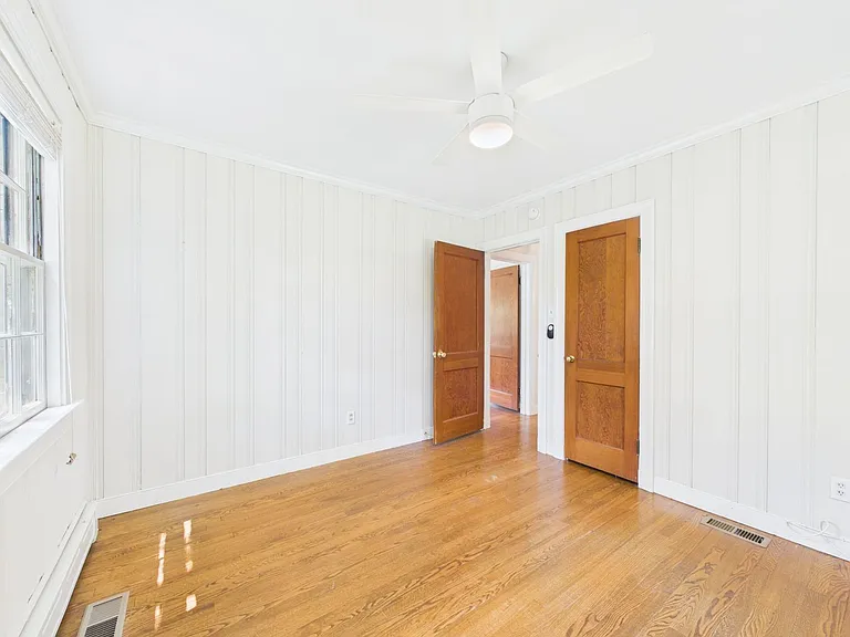 9609 University Blvd — Photo 13