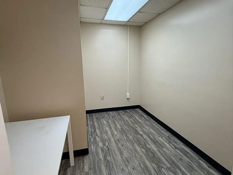 111 Colonial Way #4 — Photo 4