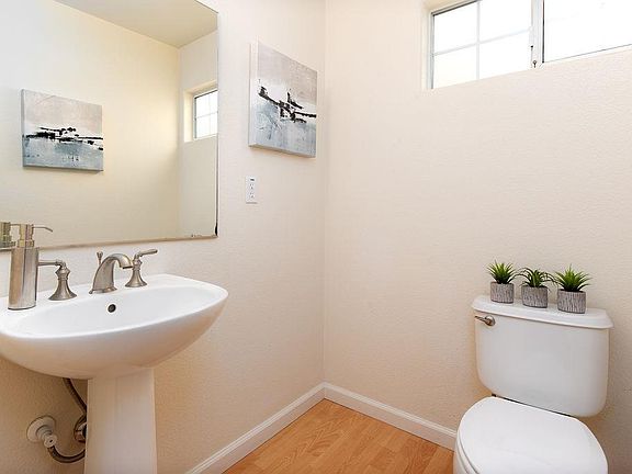 4th image of 2868 Holmes Pl