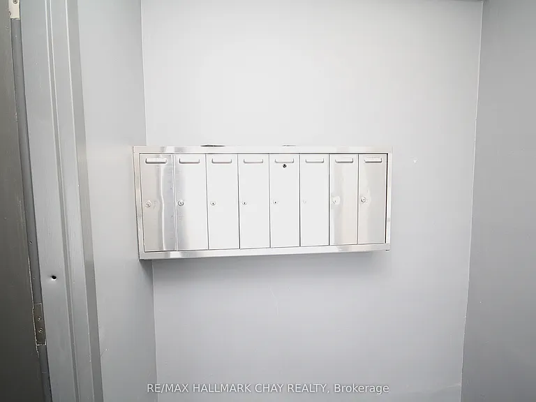 58 Queen St W #5 — Photo 9