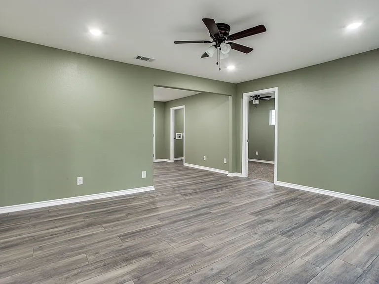 420 S Gribble St — Photo 3