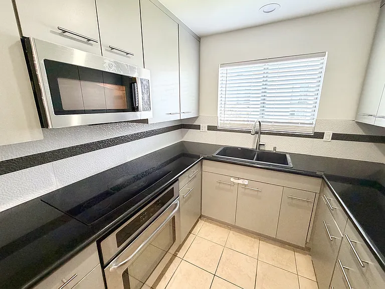 240 W Verdugo Ave #P — Photo 9