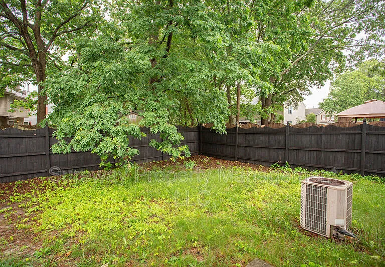 12 Grant Ln — Photo 47
