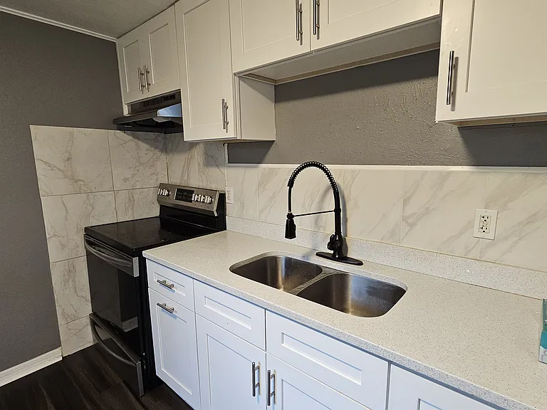 101 Forest St #4 — Photo 11