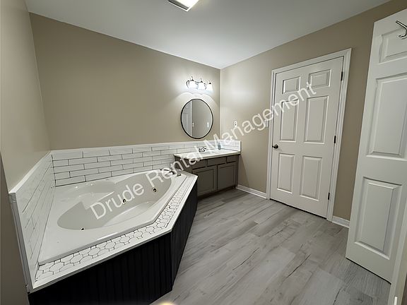 3rd image of 829 Eden Oaks Dr