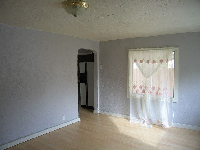 2nd image of 224 W Delaware Ave