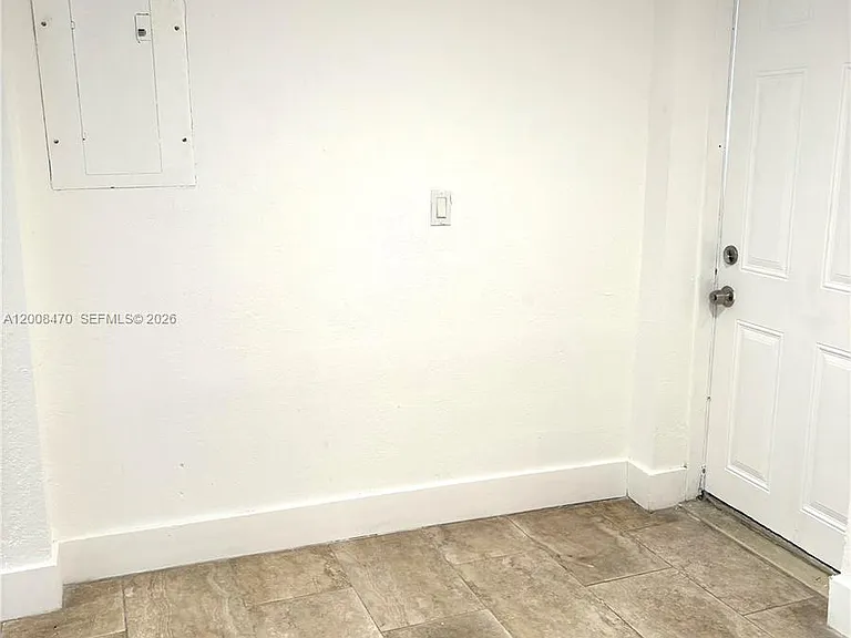 1416 SW 33rd Ct — Photo 5