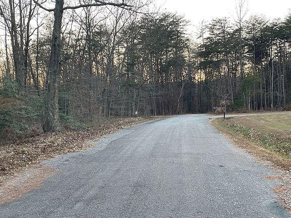5th image of 3740 Robinson Rd