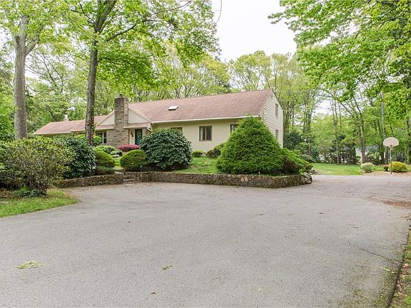 2nd image of 40 Kent Dr