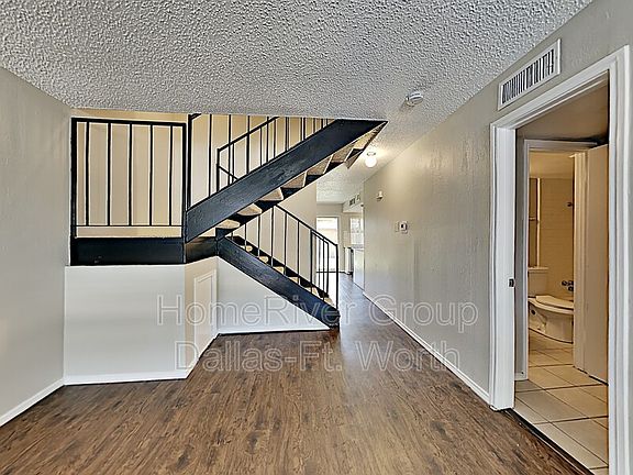 4th image of 3703 Clubview Dr