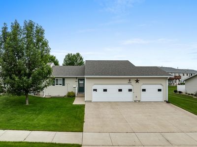 2019 13th St NW, Minot, ND, 58703