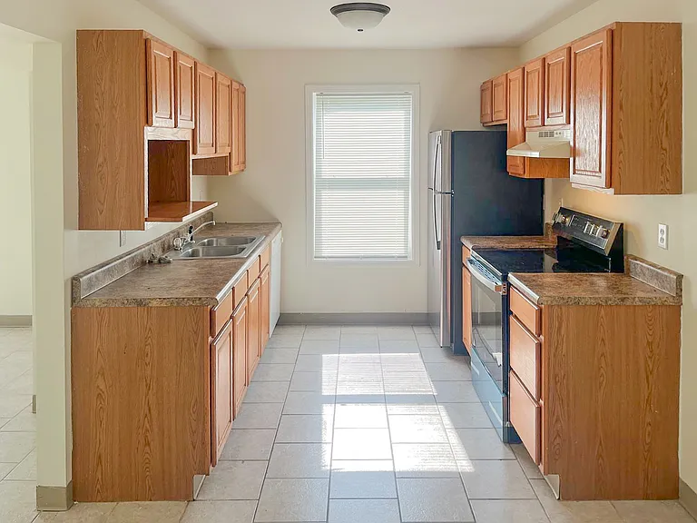 324 W Elting St — Photo 18