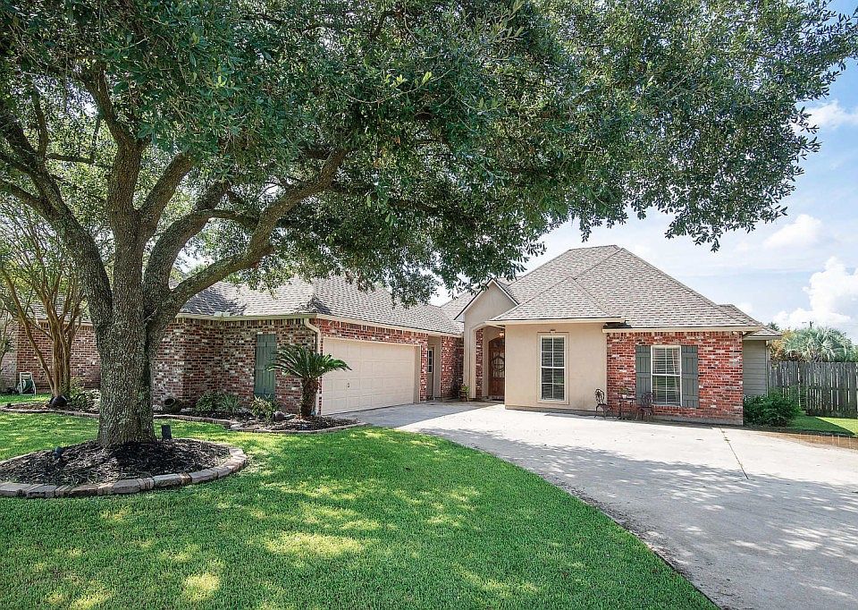 1st image of 38321 Oakleigh Ln