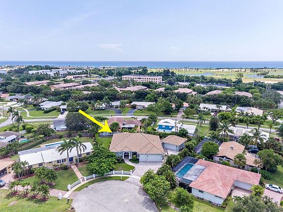2nd image of 1660 Isles Cir