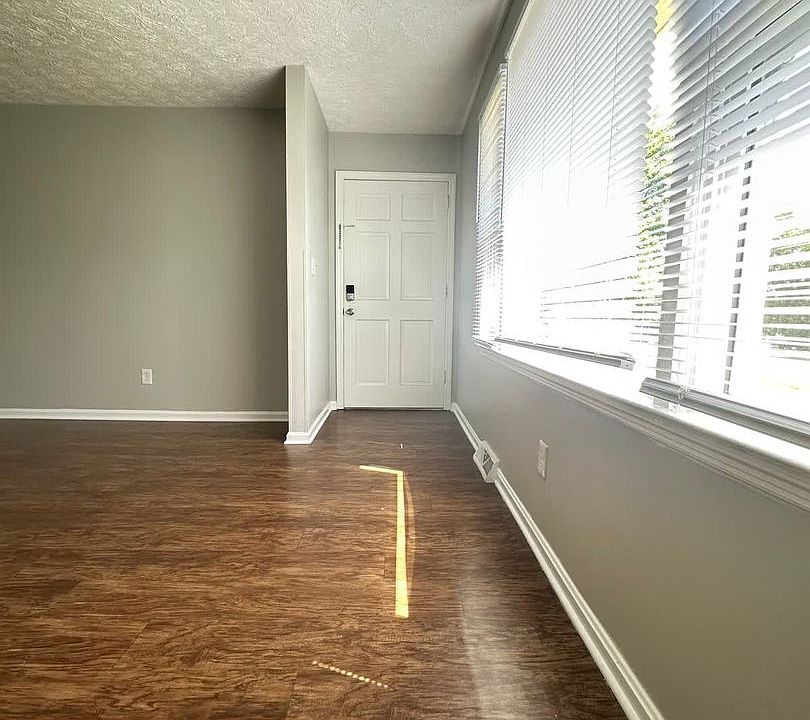 1st image of 585 Eureka Springs Dr #Z2