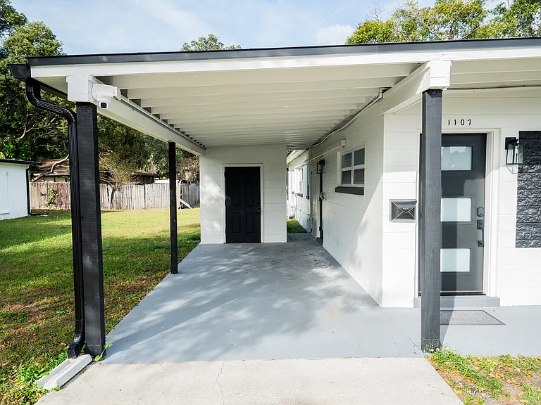1107 E South St — Photo 67