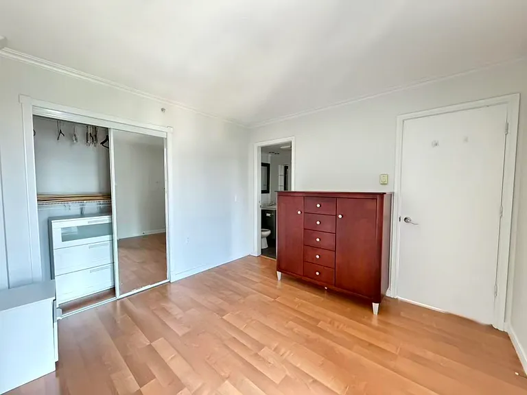 1068 Hornby St — Photo 11