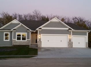 719 Solomon Dr, Lone Jack, MO 64086