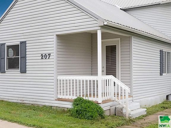 2nd image of 207 W Jackson St
