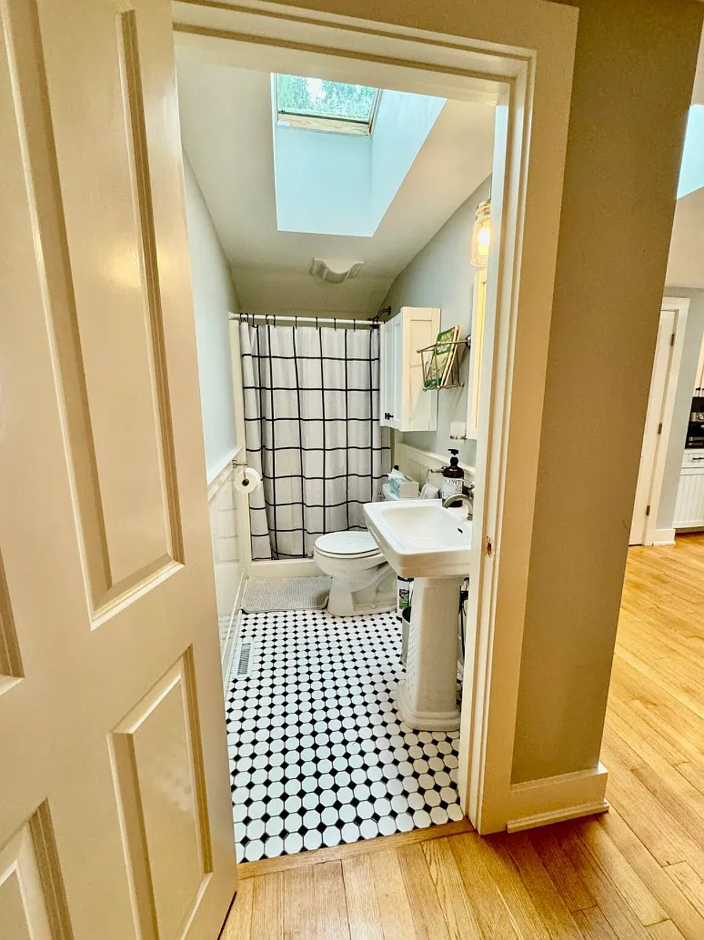 3 bed, 1900 sqft, $4,499 — Photo 2