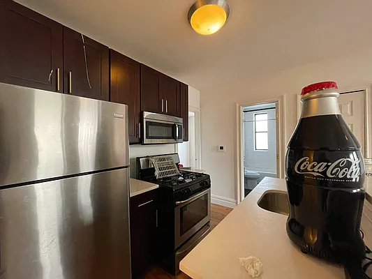 Rented by Hillel Realty Group | media 3