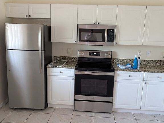 5th image of 215 Cape Coral Pkwy E APT 204