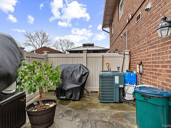 4th image of 4 Raintree Court #4