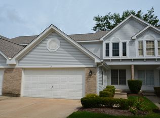 861 Stonebridge Ln, Crystal Lake, IL 60014