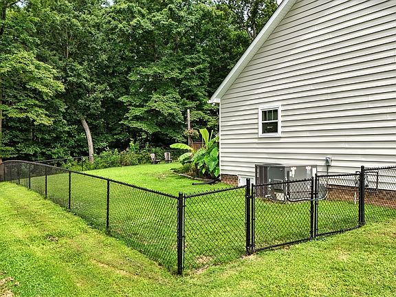 4th image of 115 Laken Ln
