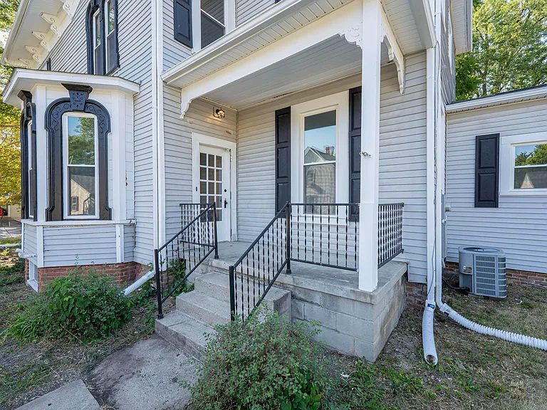 150 N Oak St — Photo 22