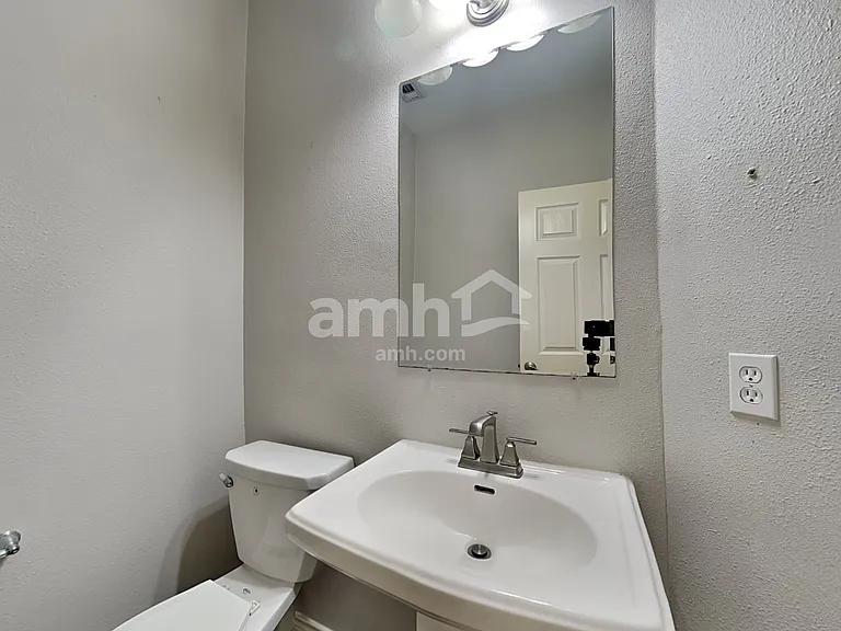 10931 S Falls Ter — Photo 9