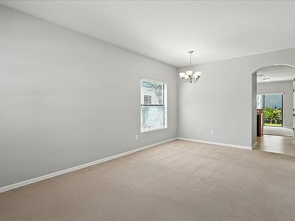 4th image of 2211 Trillium Park Ln