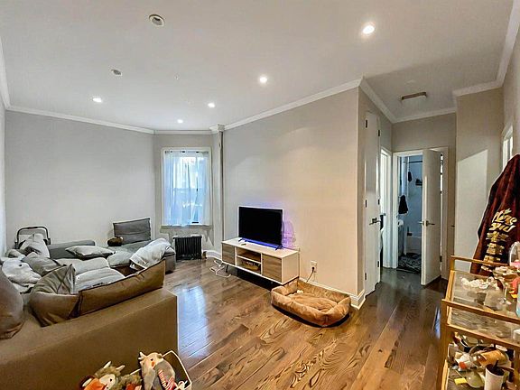 2nd image of 21-05 33rd St #2P