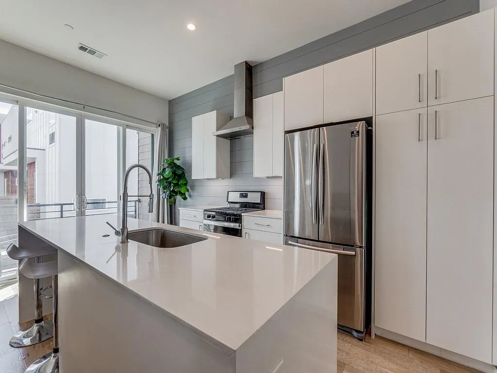 2 bed, 1417 sqft, $2,850 — Photo 3
