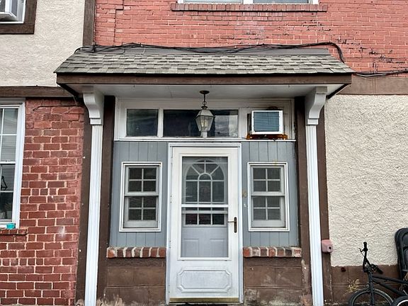 2nd image of 372 Washington Ave #10