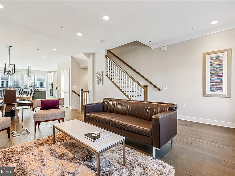 10340 Grosvenor Pl — Photo 18